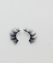 Load image into Gallery viewer, &quot;Classy&quot; Mink Eyelashes (comes in Focsii lashes kit)
