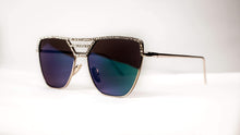 Load image into Gallery viewer, &quot;Green Ice&quot; Sunglasses
