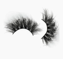 Load image into Gallery viewer, &quot;Sitting Pretty&quot; Mink Eyelashes
